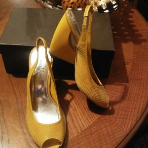 Slingback pumps